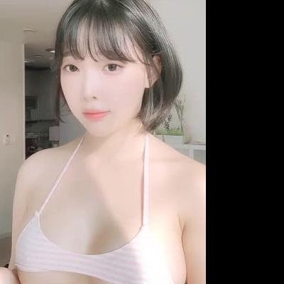 강인경 꼭지에 걸친 초미니 언더붑 비키니