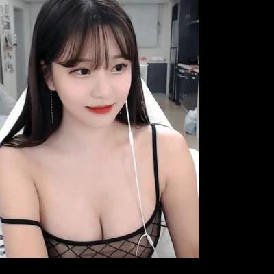 아프리카 전통의상 입은 BJ 박민정 뽀얀 피부