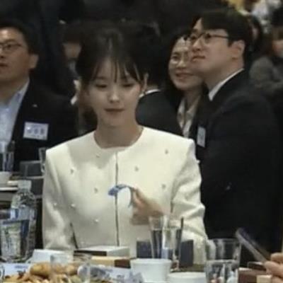 오늘자 바보 아이유 ㅋㅋ