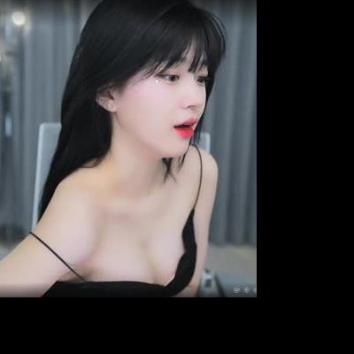 BJ 문월 자꾸 흘러내리는 어깨끈 깊은 가슴골 노출